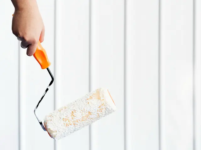 Покраска деревянного дома